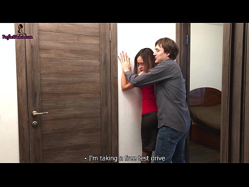 ❤️ Sexy Realtor သည် သူမ၏ တိုက်ခန်းကို ရောင်းနေစဉ် သူမ၏ ဖင်ပေါက်များကို ကာမစိတ်ဖြင့် လှုပ်ယမ်းနေသည် - Krempai Russian porn မှာ ငါတို့မှာ ️❤